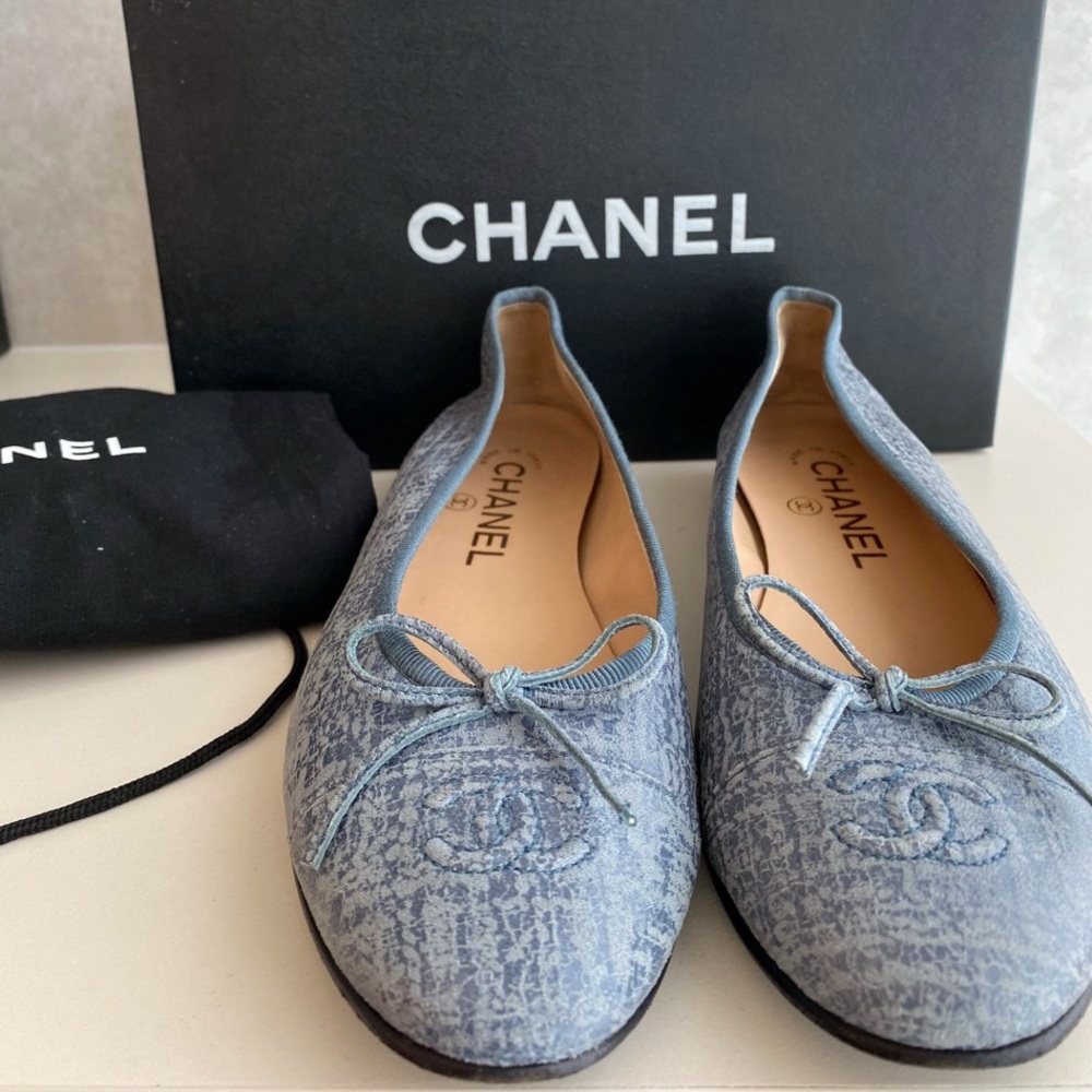 CHANEL Blue Ballet Flats with Bow Detail Size 37